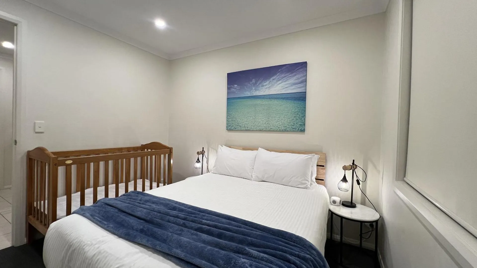 No Stairs, Big House, Garage Richmond Residence 2 Adelaide Holiday home